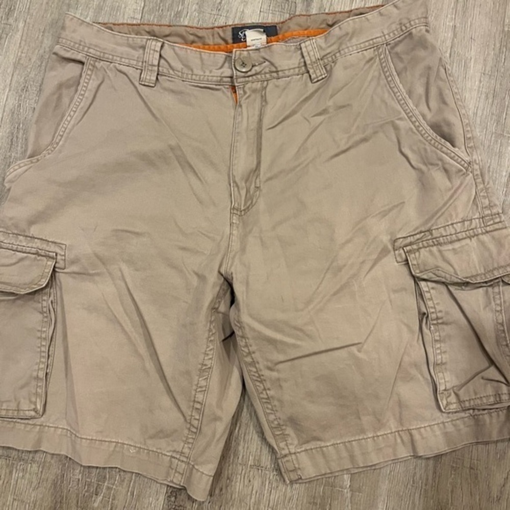 St. John's Bay Men's Tan Cargo Shorts 36